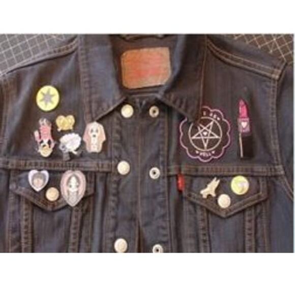 IICGI Pin Garment Pin Gold Tone Like New Condition  Military Grunge Jacket - Picture 5 of 6